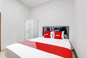 OYO 92879 Imperial Inn