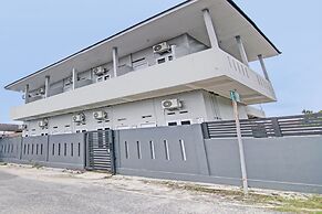 OYO 92928 Lavina Guesthouse