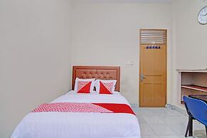 OYO 92928 Lavina Guesthouse