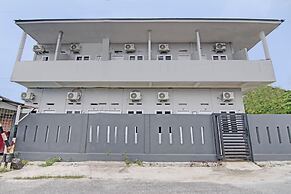 OYO 92928 Lavina Guesthouse