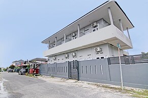 OYO 92928 Lavina Guesthouse