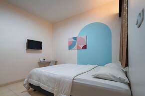 Cove Oekude Residence