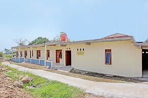 SPOT ON 92930 Syifa Guest House Syariah