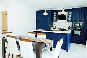 Family- Pool- Bbq- Sleeps 8- Parking- w/ Air Con