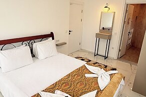 Family- Pool- Bbq- Sleeps 8- Parking- w/ Air Con