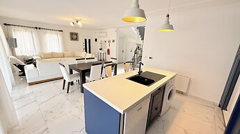 Family- Pool- Bbq- Sleeps 8- Parking- w/ Air Con