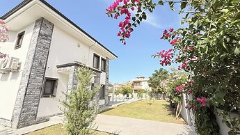 Family- Pool- Bbq- Sleeps 8- Parking- w/ Air Con