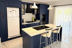 Family- Pool- Bbq- Sleeps 8- Parking- w/ Air Con