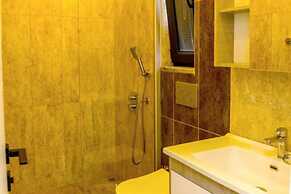 Family- Pool- Bbq- Sleeps 8- Parking- w/ Air Con