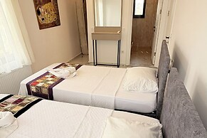 Family- Pool- Bbq- Sleeps 8- Parking- w/ Air Con