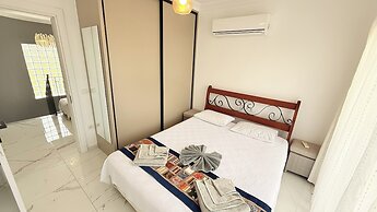 Family- Pool- Bbq- Sleeps 8- Parking- w/ Air Con