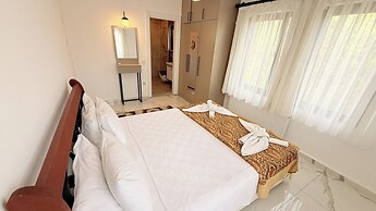 Family- Pool- Bbq- Sleeps 8- Parking- w/ Air Con
