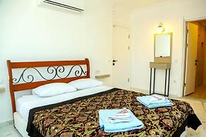 Family- Pool- Bbq- Sleeps 8- Parking- w/ Air Con