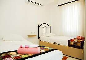 Family- Pool- Bbq- Sleeps 8- Parking- w/ Air Con