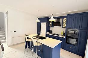 Family- Pool- Bbq- Sleeps 8- Parking- w/ Air Con