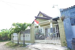 SPOT ON 92992 Kost Amantu