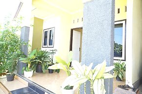 SPOT ON 92992 Kost Amantu