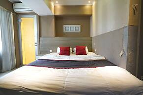 Collection O 92981 Apartemen The Jarrdin By Gold Suites PropertyNearST