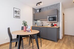 Modern Apartment Klimeckiego by Renters