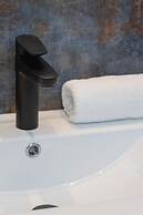 Modern Apartment Klimeckiego by Renters