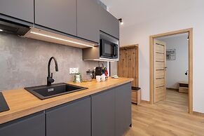 Modern Apartment Klimeckiego by Renters