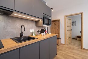 Modern Apartment Klimeckiego by Renters