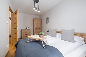 Modern Apartment Klimeckiego by Renters