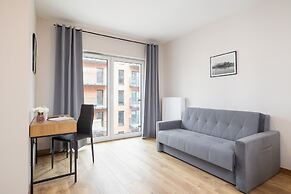 Modern Apartment Klimeckiego by Renters