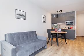 Modern Apartment Klimeckiego by Renters