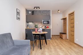 Modern Apartment Klimeckiego by Renters