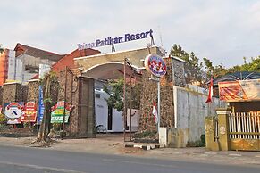 Super OYO 92965 Trisna Patihan Resort