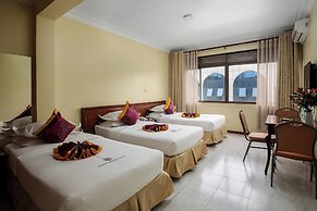 Holiday Express Hotel