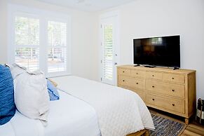 1281 Laurel Grove 3 Bedroom Home by RedAwning