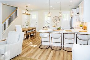 1281 Laurel Grove 3 Bedroom Home by RedAwning