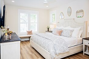 1281 Laurel Grove 3 Bedroom Home by RedAwning