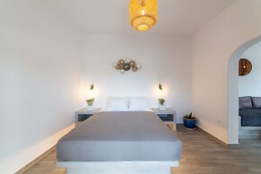 Athiri Luxury Suites Perivolos