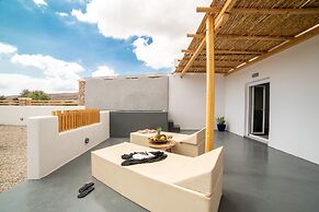 Athiri Luxury Suites Perivolos