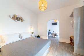 Athiri Luxury Suites Perivolos