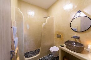 Athiri Luxury Suites Perivolos