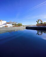 Athiri Luxury Suites Perivolos