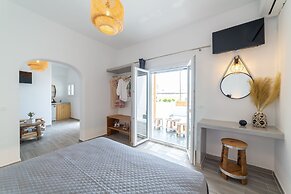 Athiri Luxury Suites Perivolos