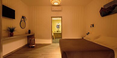 Athiri Luxury Suites Perivolos