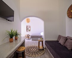 Athiri Luxury Suites Perivolos