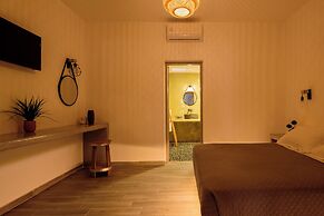 Athiri Luxury Suites Perivolos