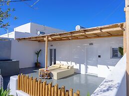 Athiri Luxury Suites Perivolos