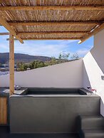 Athiri Luxury Suites Perivolos