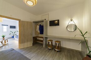 Athiri Luxury Suites Perivolos