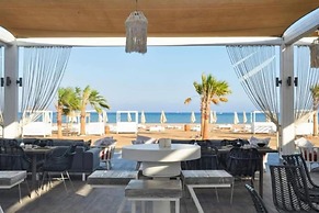 Mangroovy Magic PoolView 1BR in Beachfront Complex