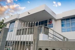 The American Corner Hostel & Gastro Bar