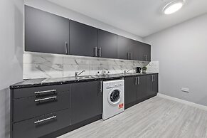 Serviced Ensuite Room Feltham Heathrow London Tw13